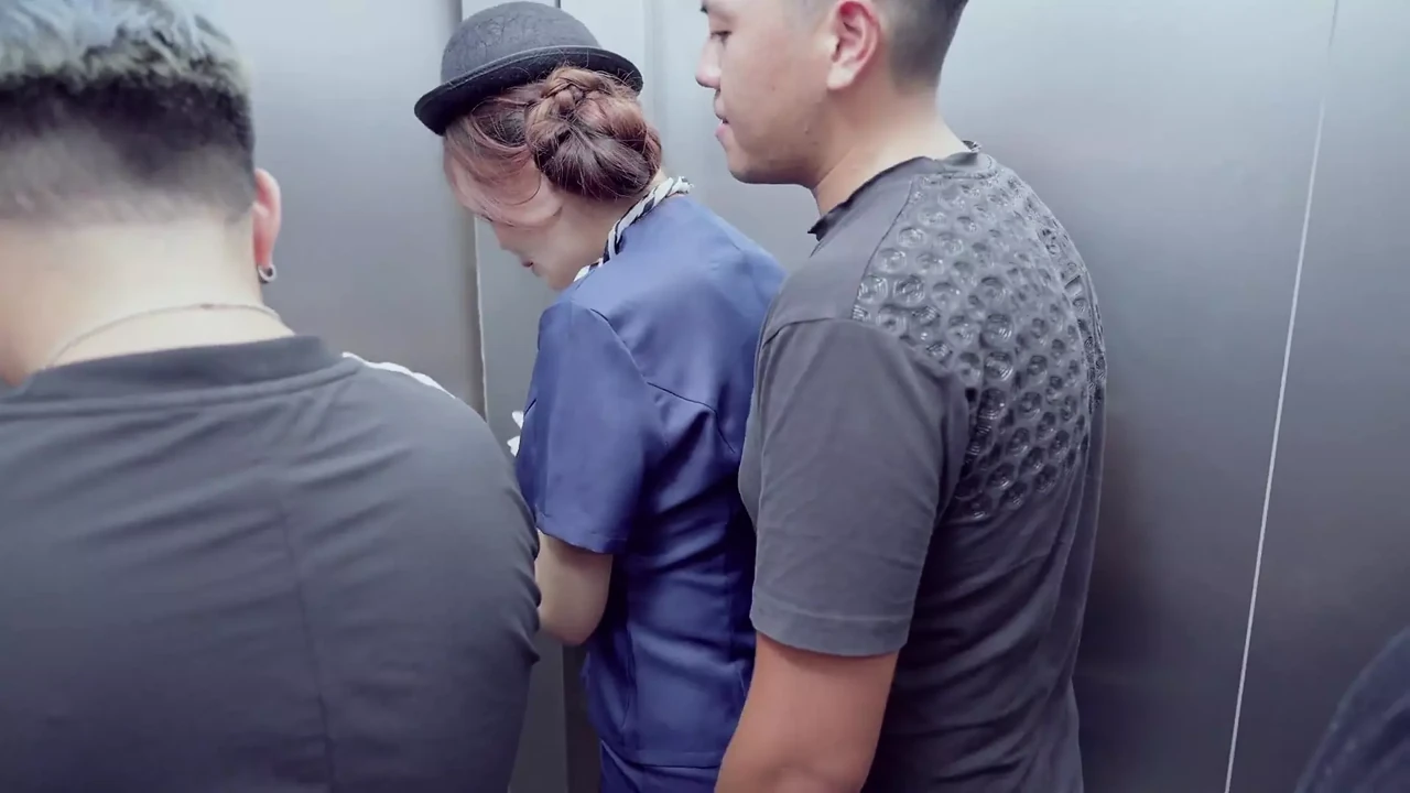 Horny Chinese Fly Attendant Elevator Action – Perv Milfs N Teens