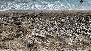 Buat Para Pecinta Kaki, Aku Lagi Asyik Main Pasir Dengan Paha Terbuka Dan Kaki Menggoda