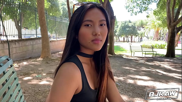 Mulut May Thai Disodok Sampai Penuh Semburan Sperma Panas