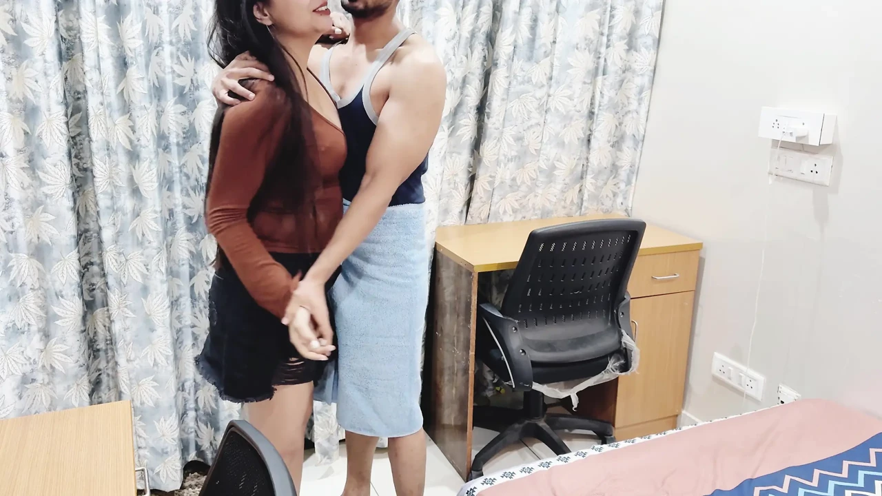 Ghar Pr Akli Dekh Gf Ki Bhen Ki Piche Se Chut Maari