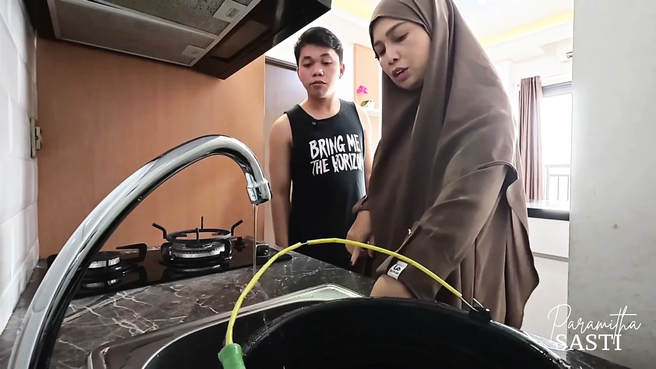 My Hijab Neighbor Get Fucked When Asking For Help Fixing Tap Water