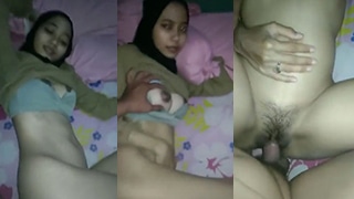 Ngentot Hijab Cewek Sange Gaya Samping Di Kostan Sempit