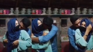 Pria Karachi Meremas Payudara Adiknya Di Belakang Orang Tuanya Sambil Bernafsu
