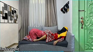 Istri-istri Lesbian Berhijab Muslim Saling Menjilat Memek Bercreamy Sambil Mengerang Keras