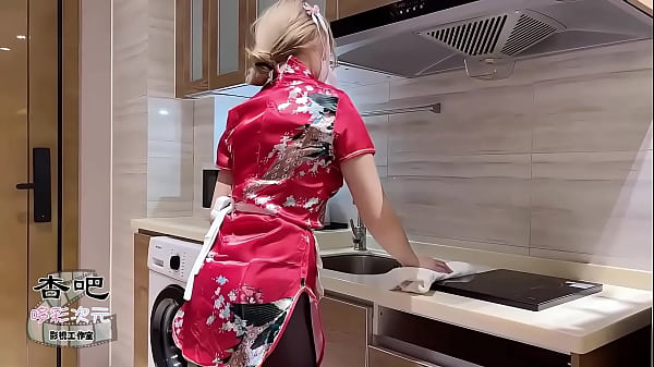 中华娘cos太骚了,忍不住想狠狠干一炮