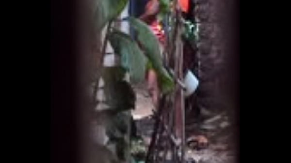 Desi Berdiri Kencing Dan Pipis Sambil Ngeces