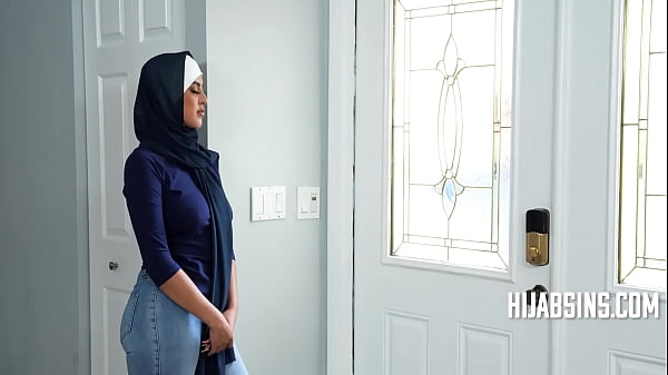 Gadis Arab Kaku Belajar Budaya Amerika: Dari Hijab Rapat Sampai Buka Baju